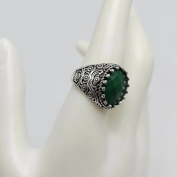 Green Faceted Rhinestone Silver Tone Filigree Dome Ring Size 9 - Picture 2 of 4